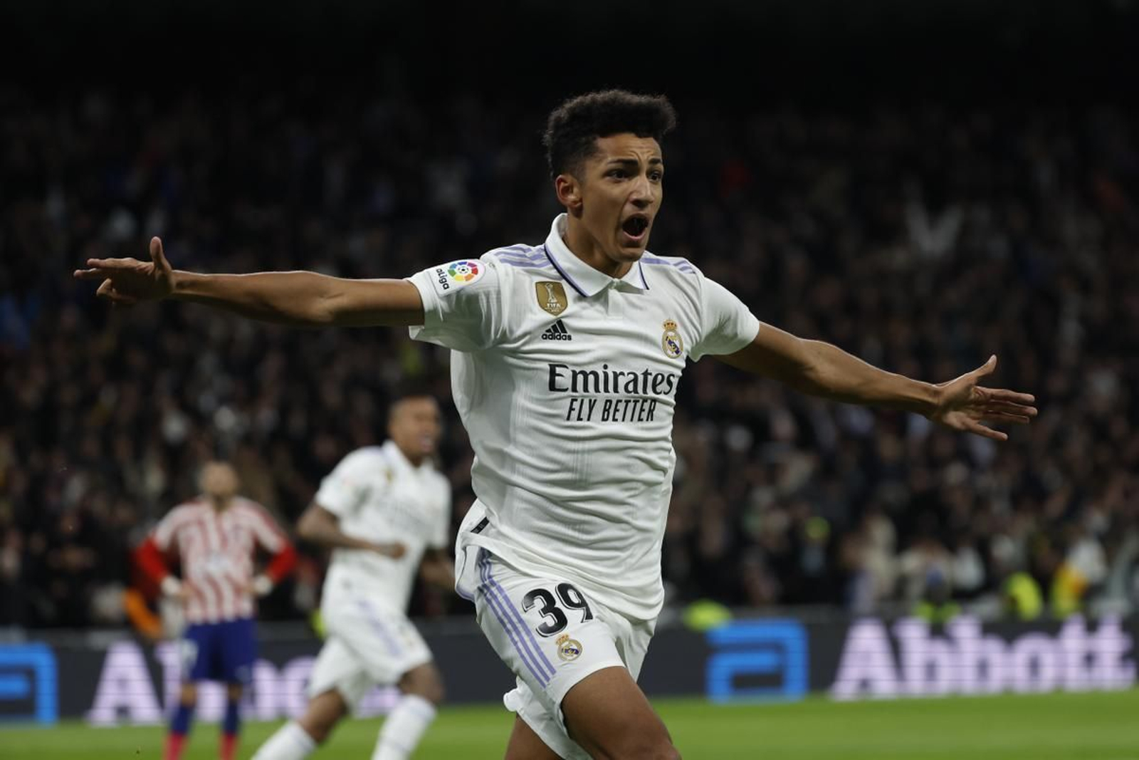 Álvaro Rodríguez celebra su primer gol con el Real Madrid, frente al Atlético