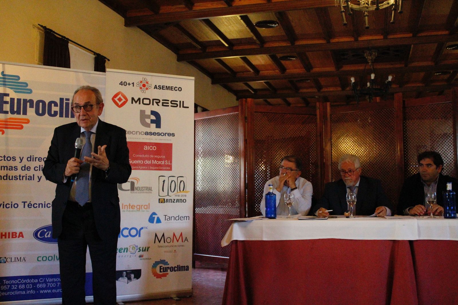 Un momento de la asamblea celebrada en el restaurante Cuevas Romanas.