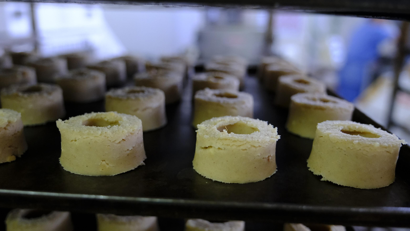 Imágenes de los mantecados de Fondón, tradición centenaria navideña