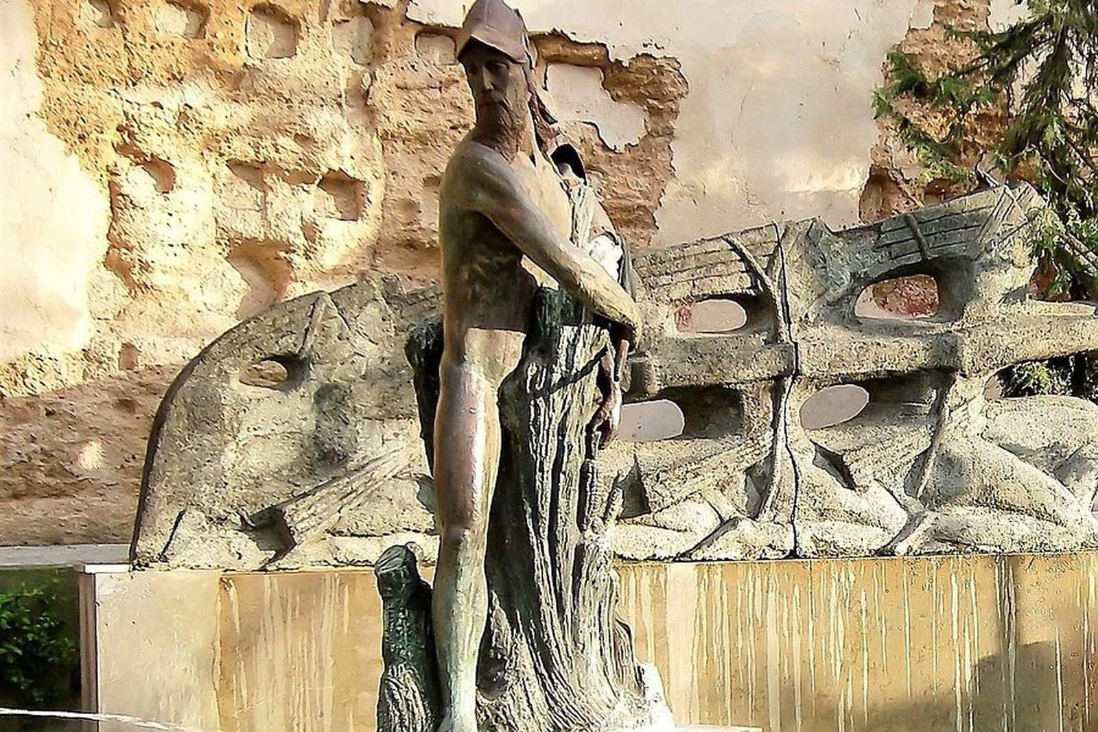 Monumento dedicado a Alvar Núñez Cabeza de Vaca en la calle Ancha.