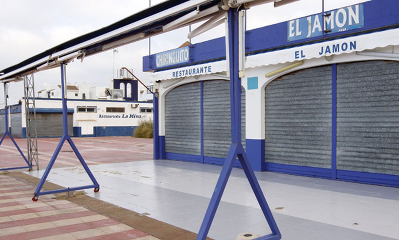 El PSOE critica la adjudicación de los chiringuitos a firmas de fuera