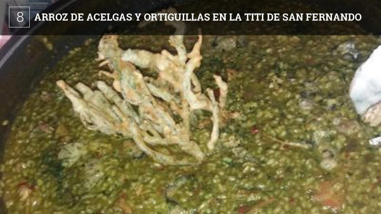 El restaurante Casa La Titi, situado junto al puerto de Gallineras en San Fernando, acaba de estrenar nueva carta. Lo más novedoso es la incorporación a su oferta de "arroces de autor". Así tienen uno con ortiguillas, acelgas, algas (lechuga de mar) y salicornia. Para desarrollar esta línea de arroces el establecimiento ha contado con el asesoramiento del cocinero valenciano Juan Vicente Más, de 31 años y con un amplio currículum que le ha llevado a trabajar con grandes como Quique Dacosta, Vicente Patiño, Ricard Camarena o Raúl Alexaindre.