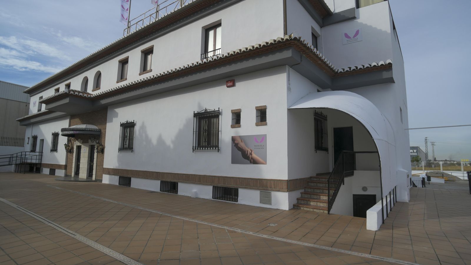 El antiguo Don José ya rehabilitado como albergue de Manuela Fundación.