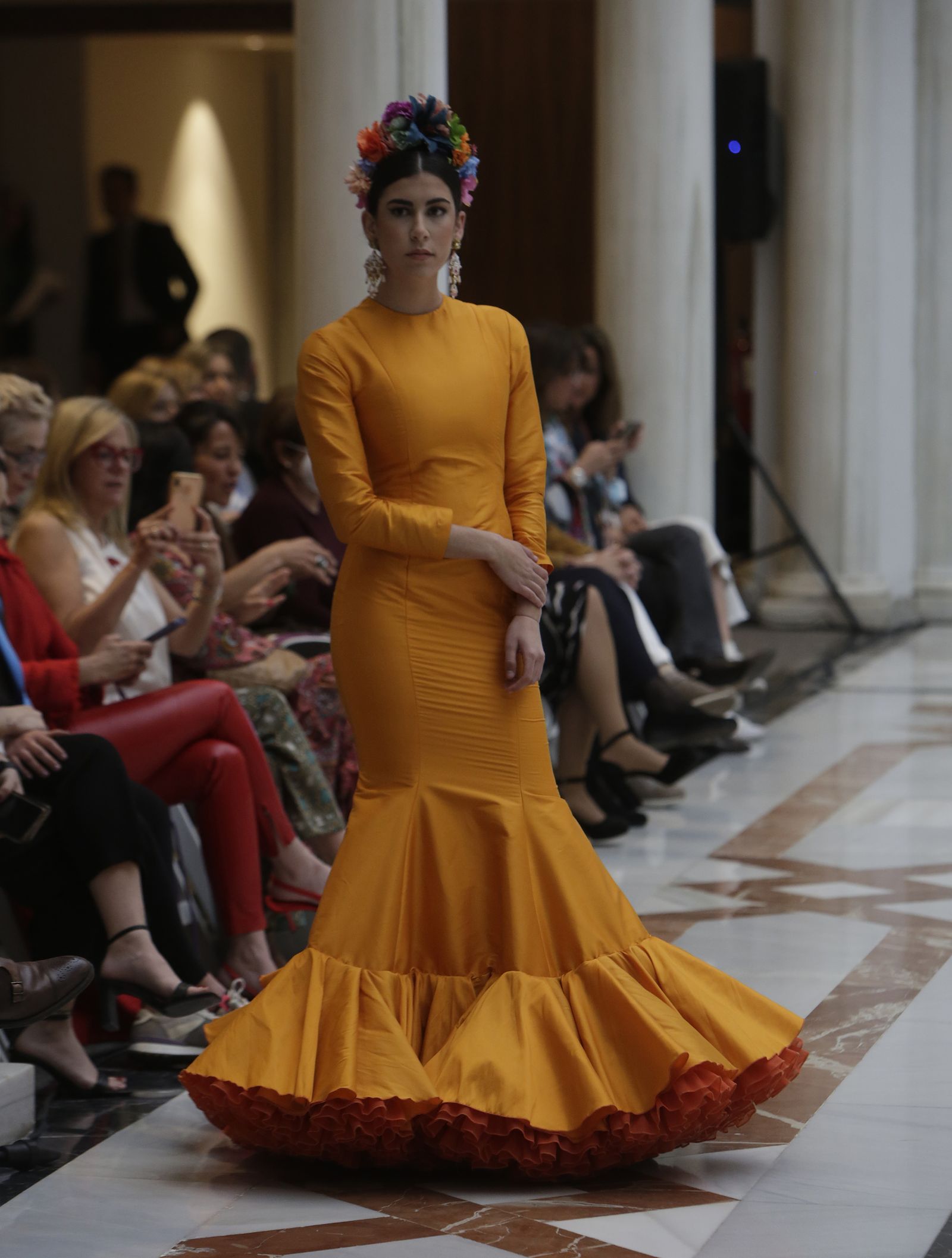 Desfile moda flamenca en las vísperas de la Feria de Abril CaixaBank