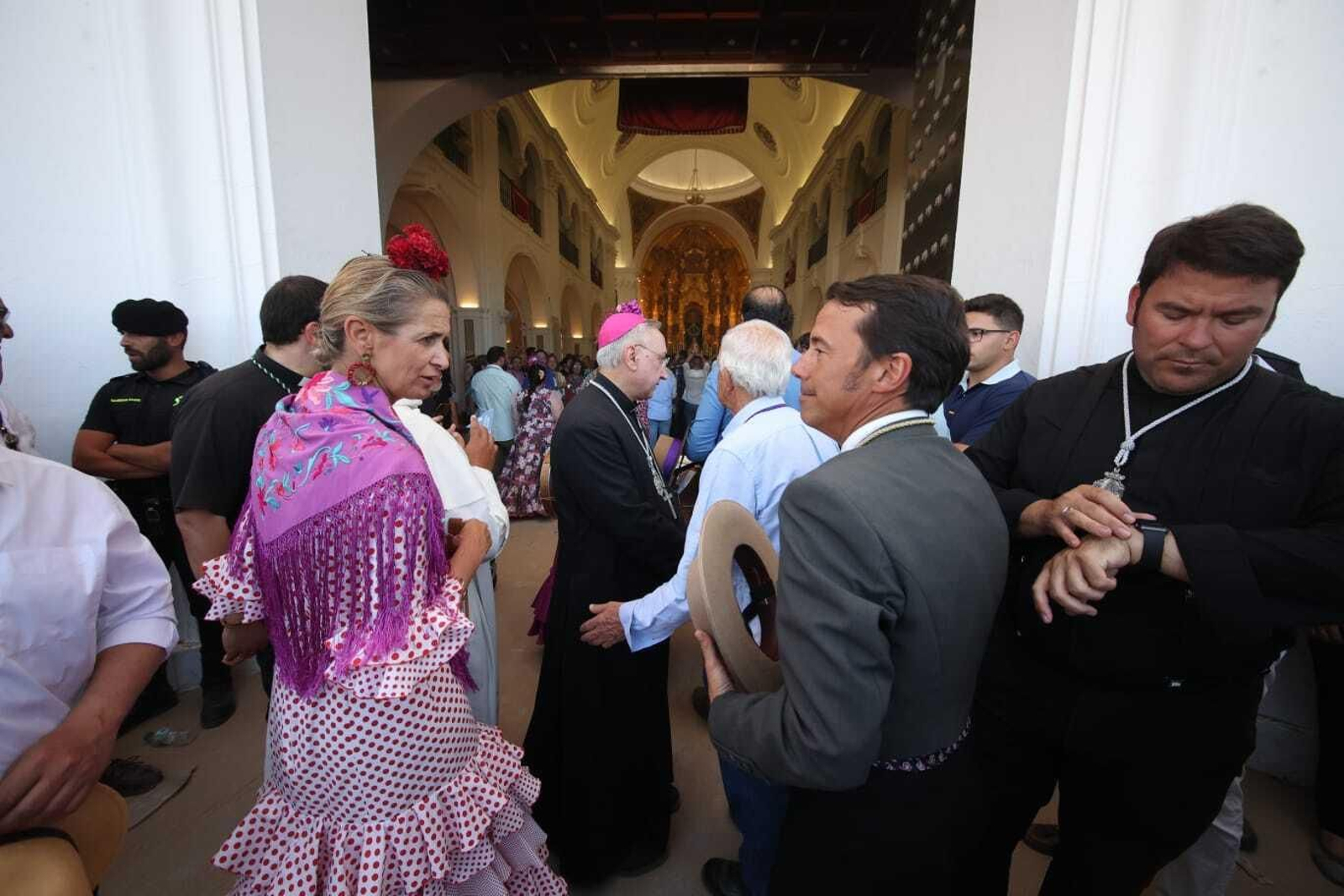 El Simpecado de Jerez a los pies de la Virgen del Rocío