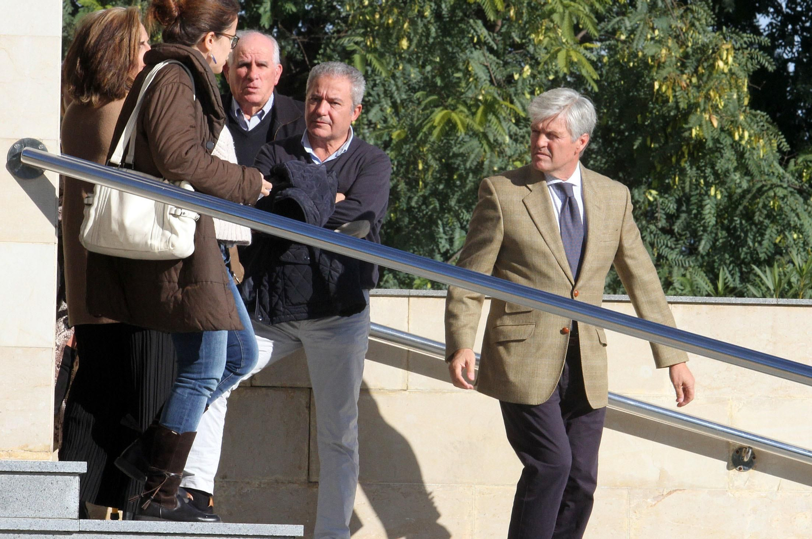 Condolencias a la familia García Palacios durante la mañana en el tanatorio, en imágenes