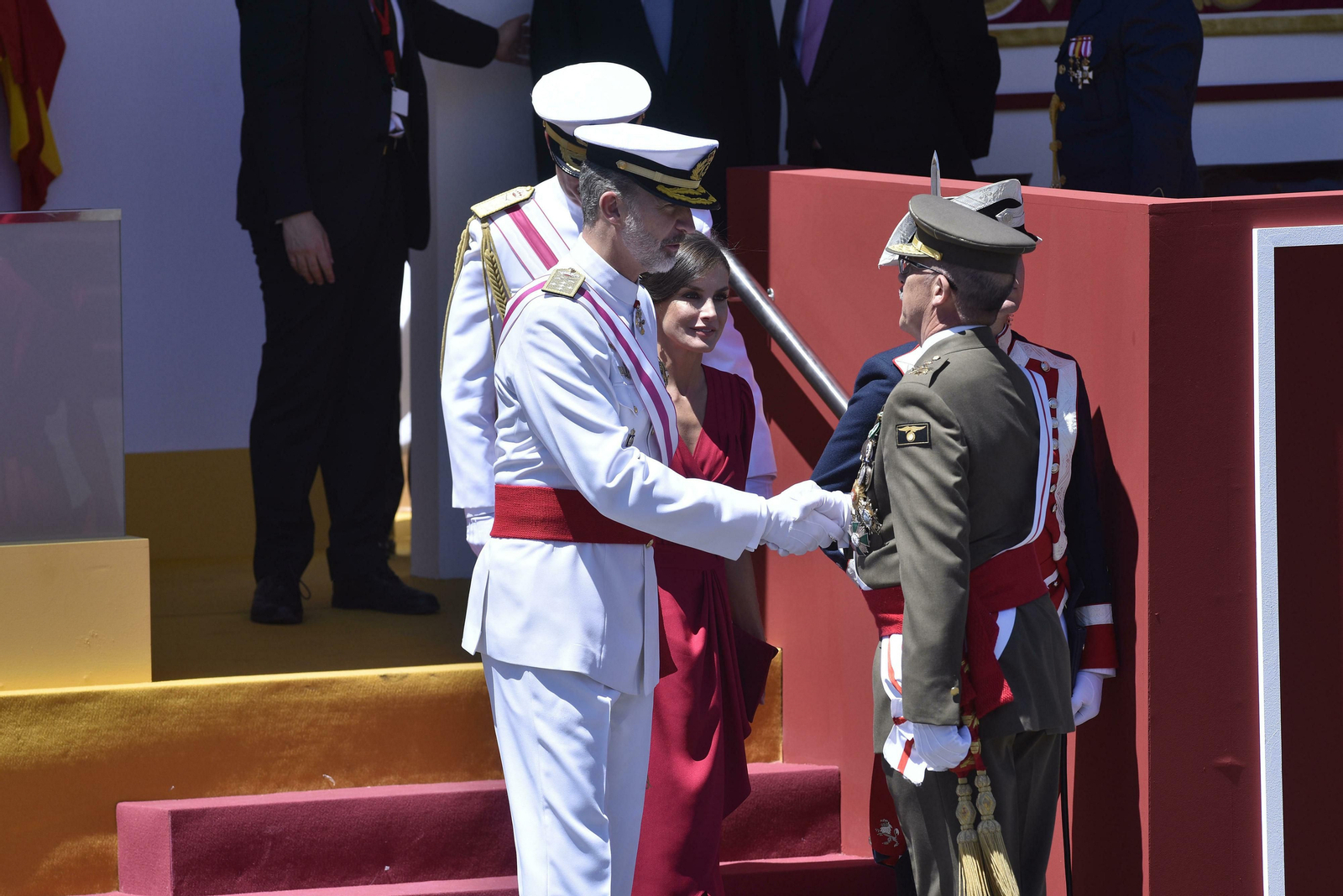 Las imágenes del desfile del Día de las Fuerzas Armadas en Sevilla