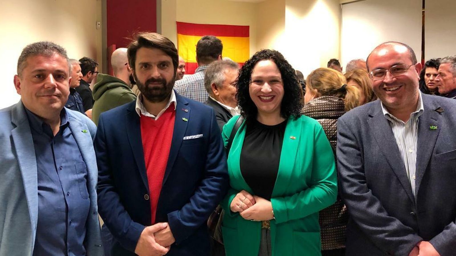 Cargos y candidatos en la inauguración de la sede de Vox en Adra el 23 de marzo