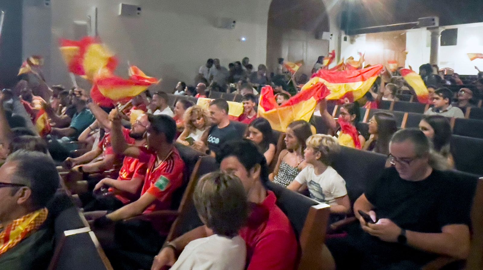 El Teatro Oscenso se vistió con sus mejores galas.