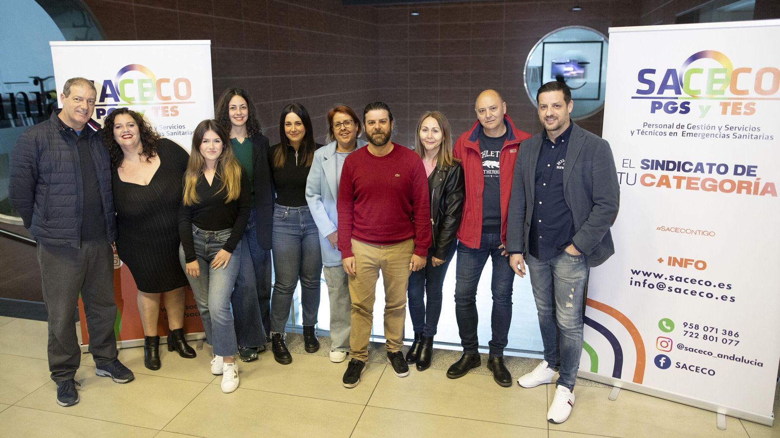 Jorge Cebrián junto a todo su equipo en una foto de familia en las instalaciones de SACECO en Granada.