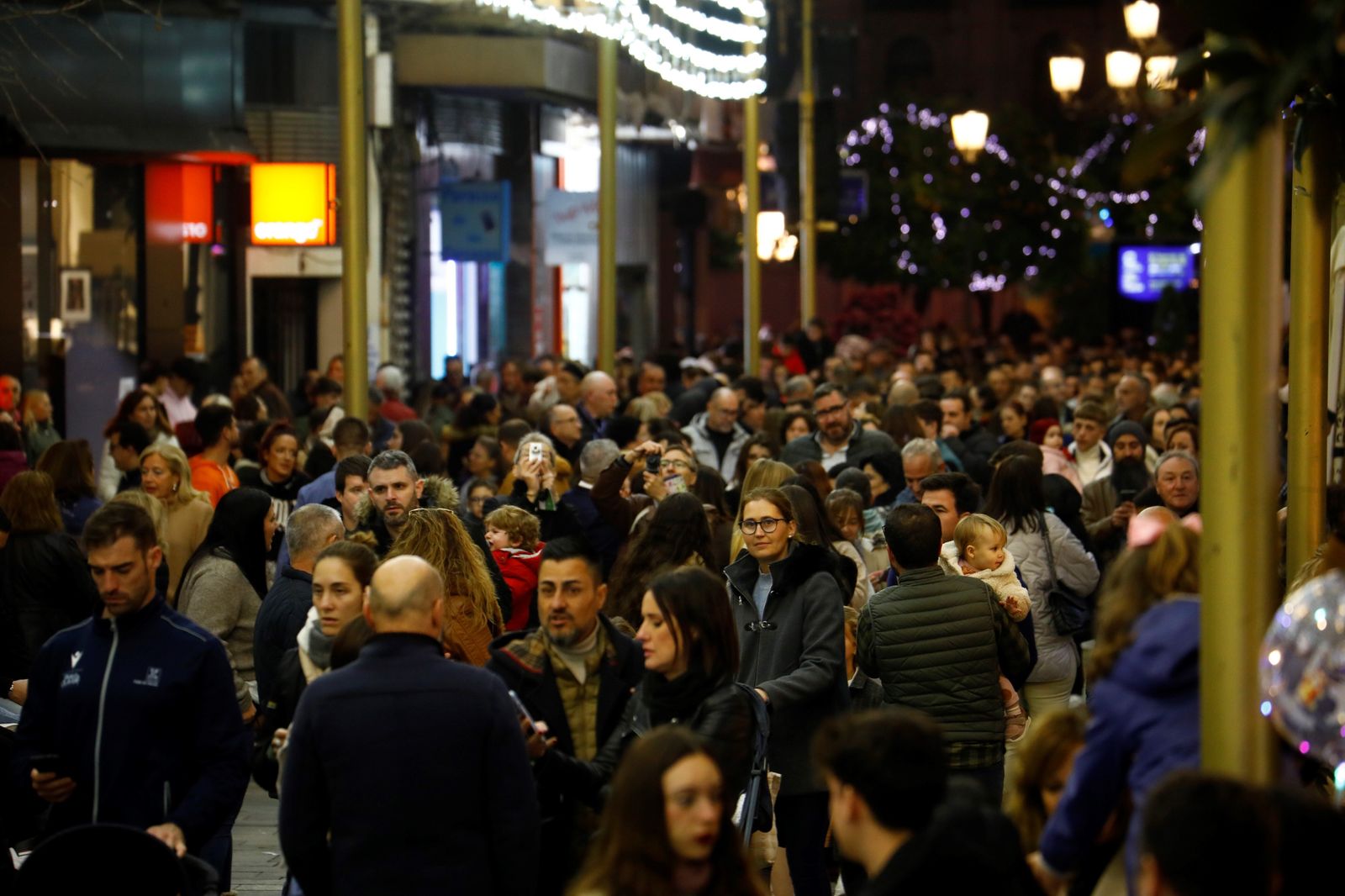 Las calles de Córdoba, repletas en el puente de diciembre, en imágenes