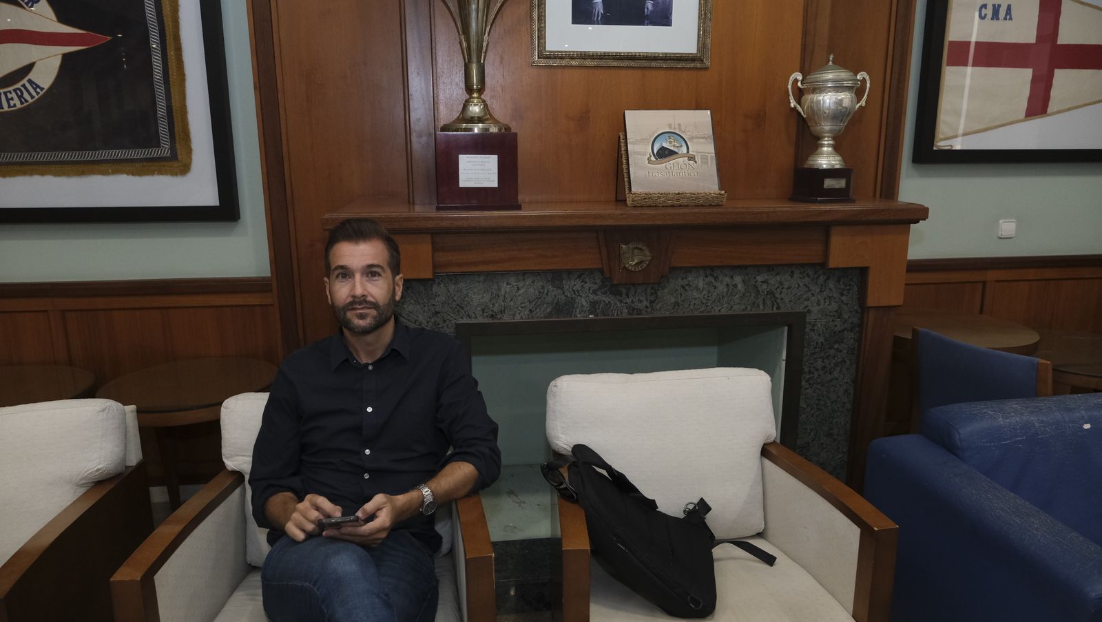 Imágenes de la visita de la Expedición Juan Sebastián Elcano al Club de Mar de Almería