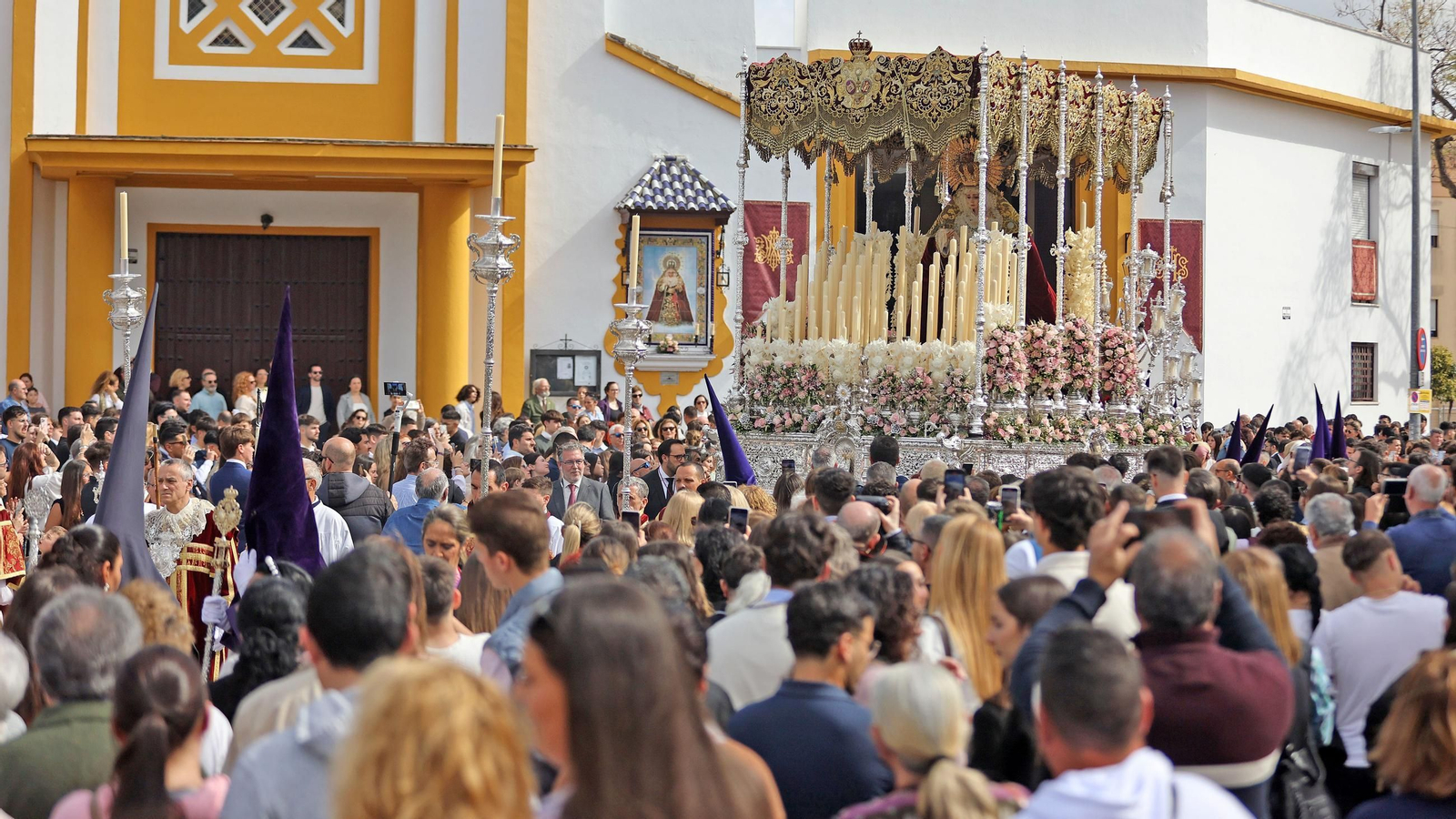 Imágenes de la Hermandad de La Candelaria en el Lunes Santo de Jerez 2025