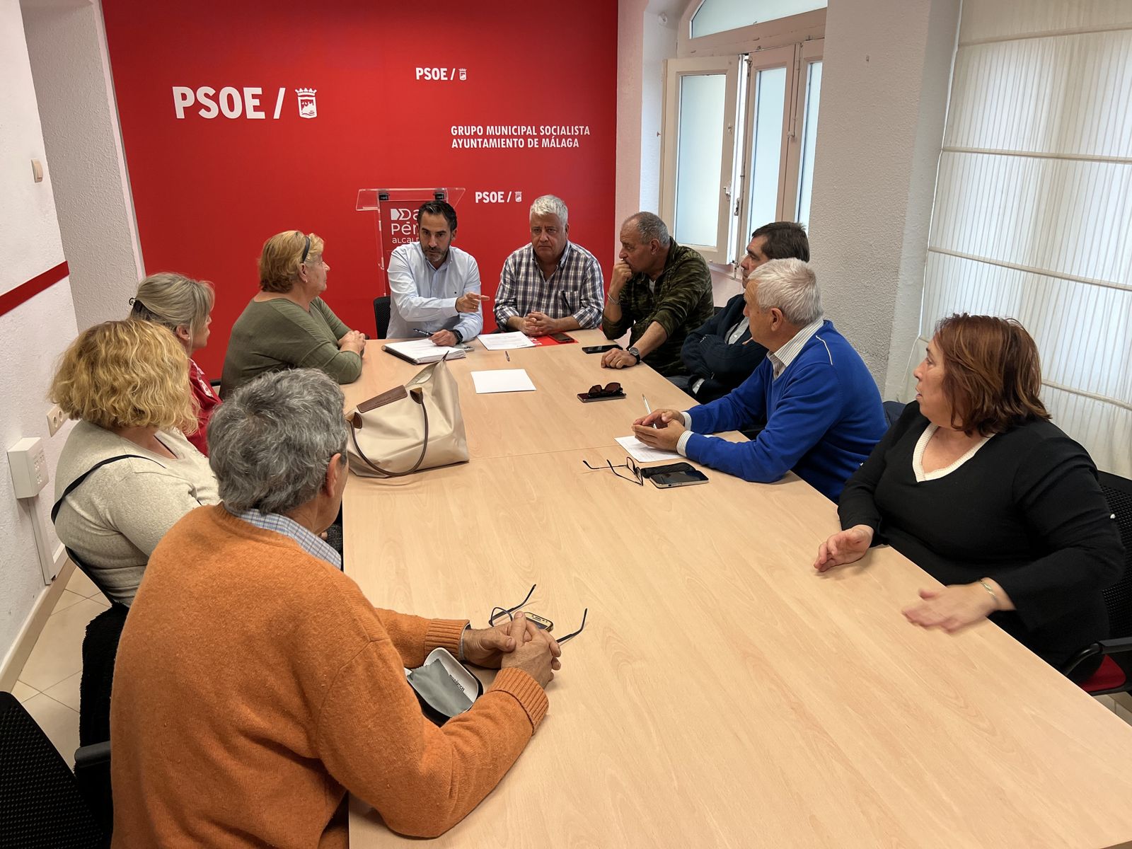 El PSOE Málaga reunidos con vecinos de Churriana.