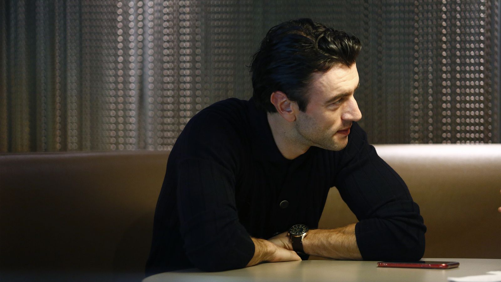 Javier Rey durante la entrevista.