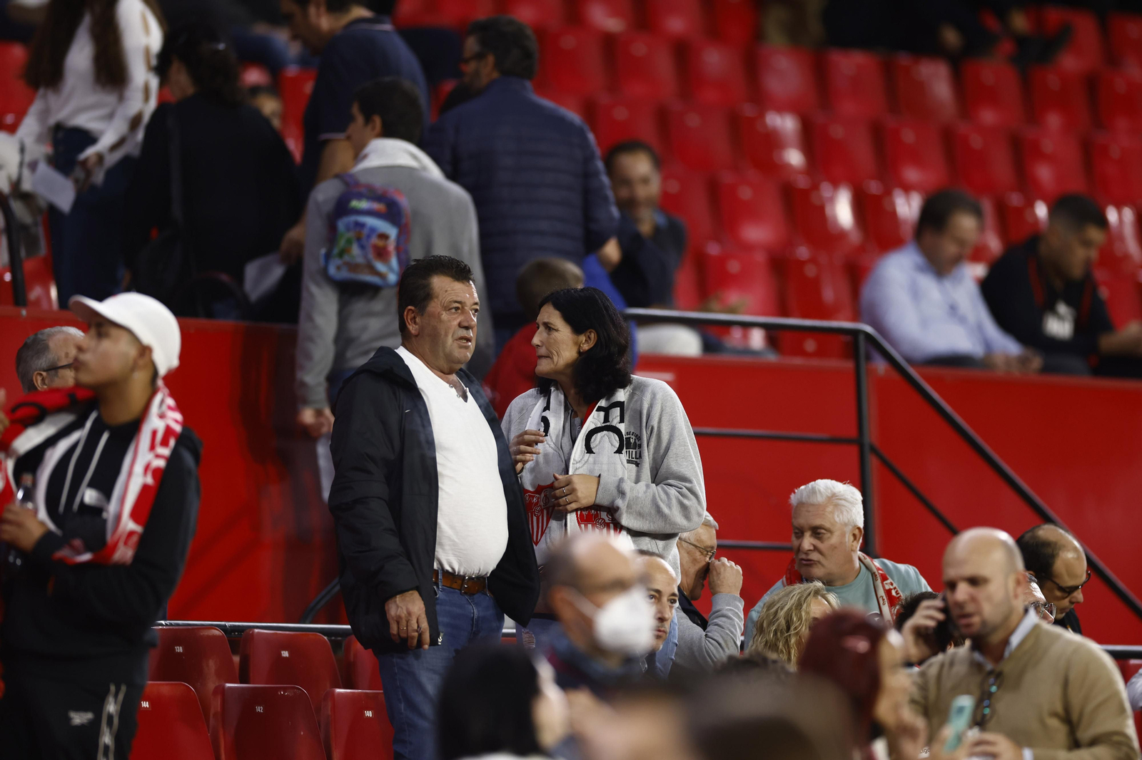 Búscate en las fotos del Sevilla FC-Real Sociedad