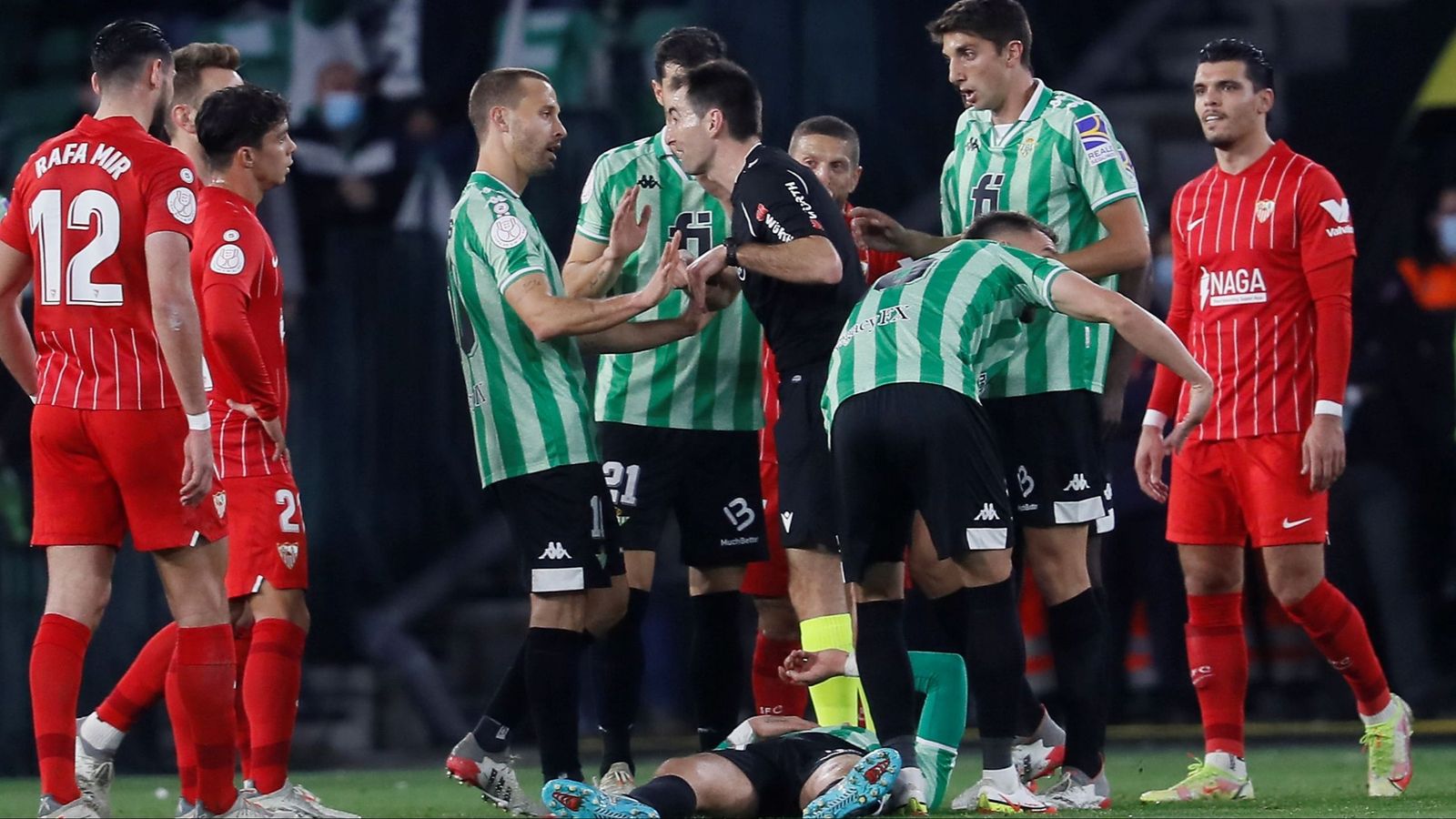 De Burgos Bengoetxea, el árbitro elegido para el derbi sevillano