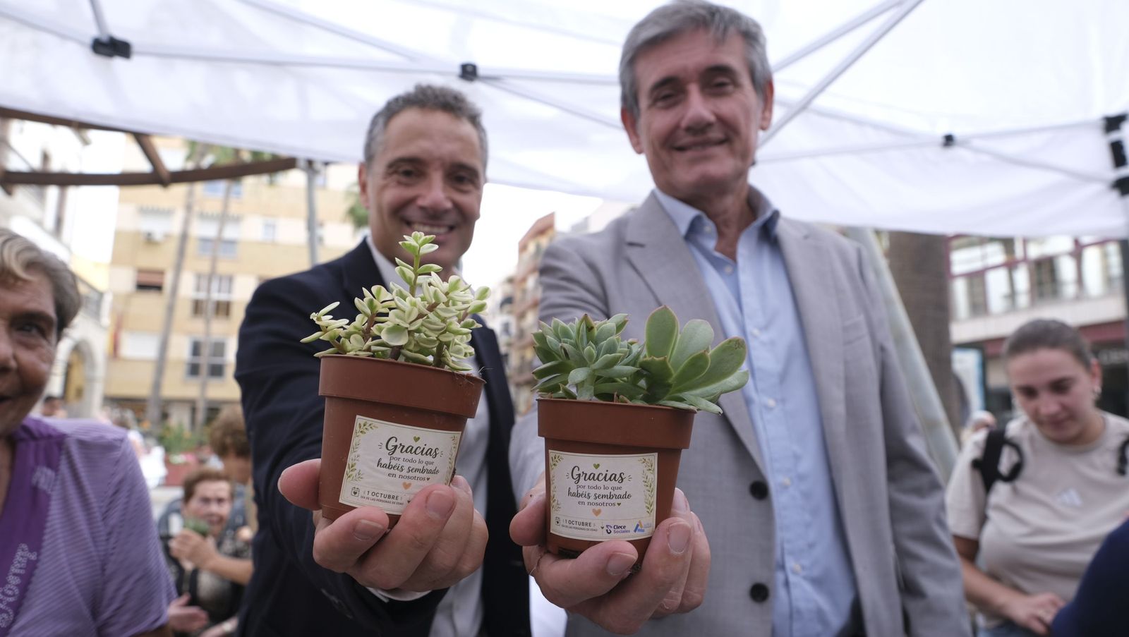 El Día de las Personas de Edad en Adra, organizado por el Ayuntamiento y Clece, en imágenes