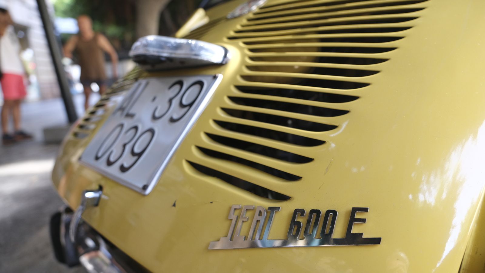 Imágenes de la exposición de Amigos del Seat 600 y Mini Cooper, en la Feria de Almería