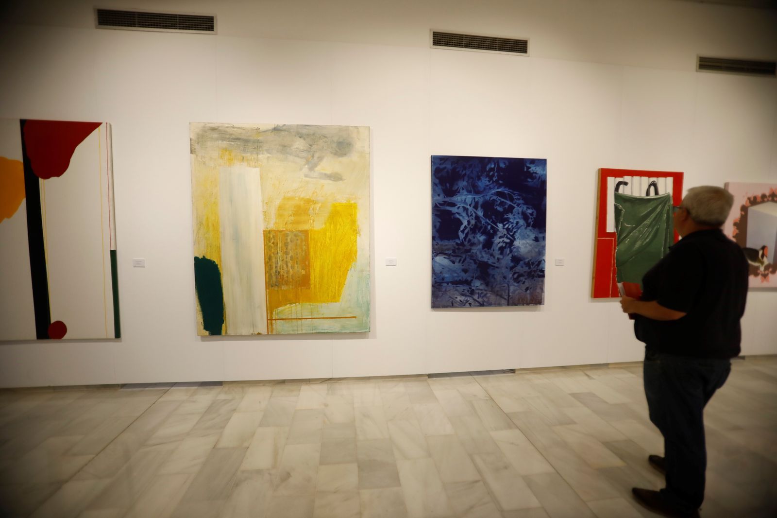 La exposición del Teatro Cómico de Córdoba sobre los 20 años de la Fundación Gala, en imágenes