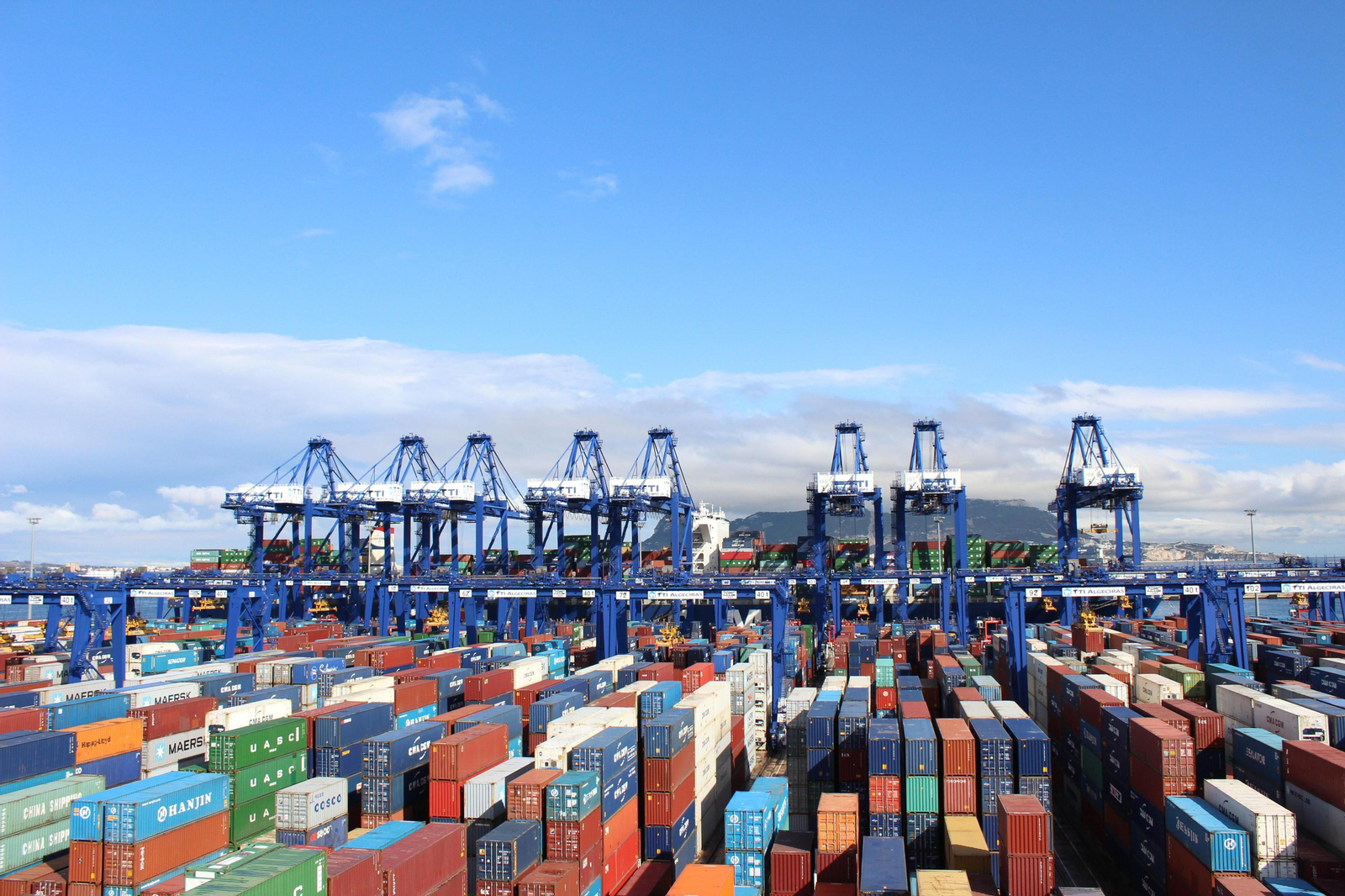 El sector exterior protagoniza un cambio histórico en la economía andaluza