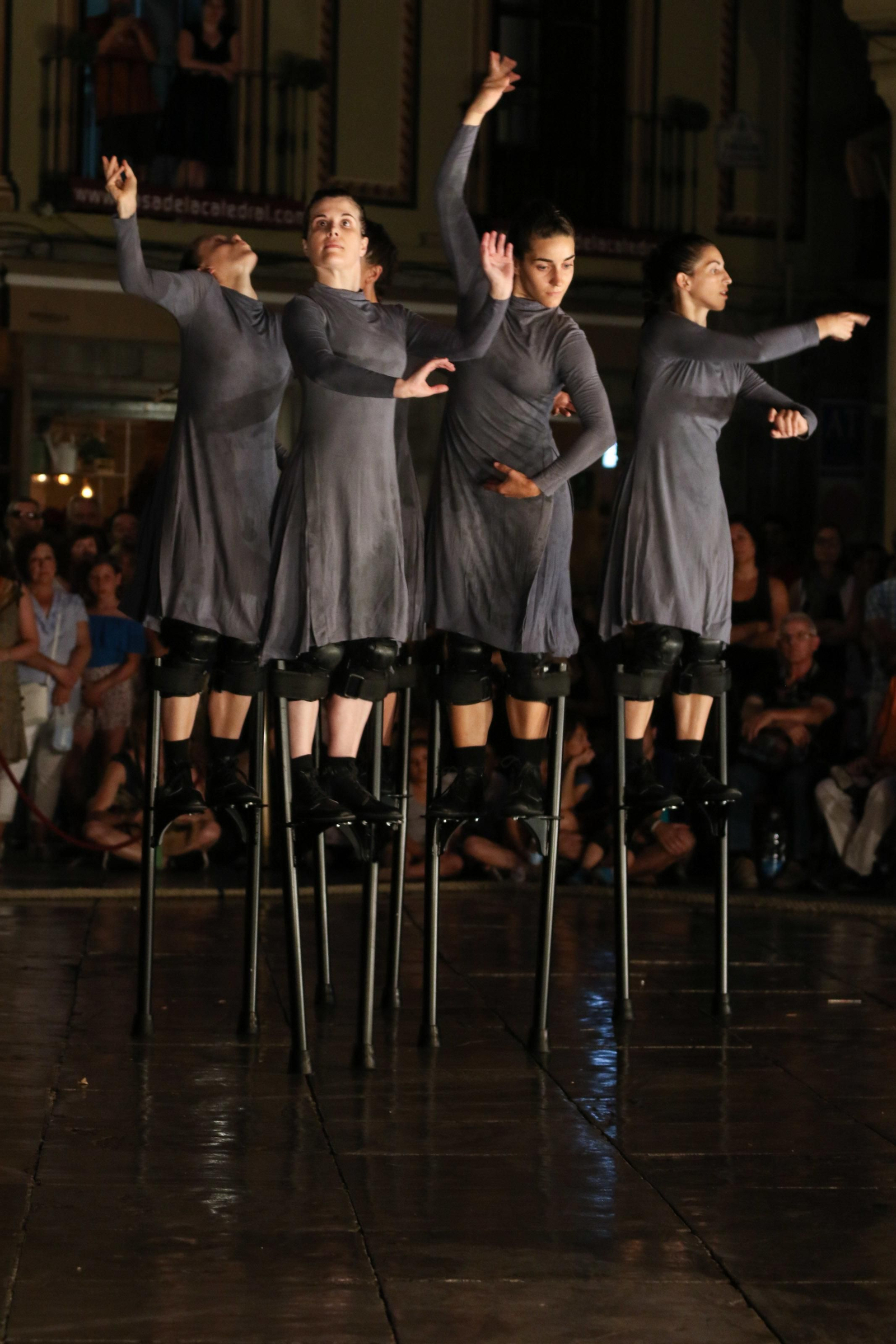 Imágenes del FEX: 'Mulïer' de la compañía Maduixa,