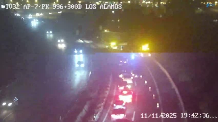 Retenciones de hasta seis kilómetros por el vuelco de un camión en la autopista en Torremolinos sentido Málaga