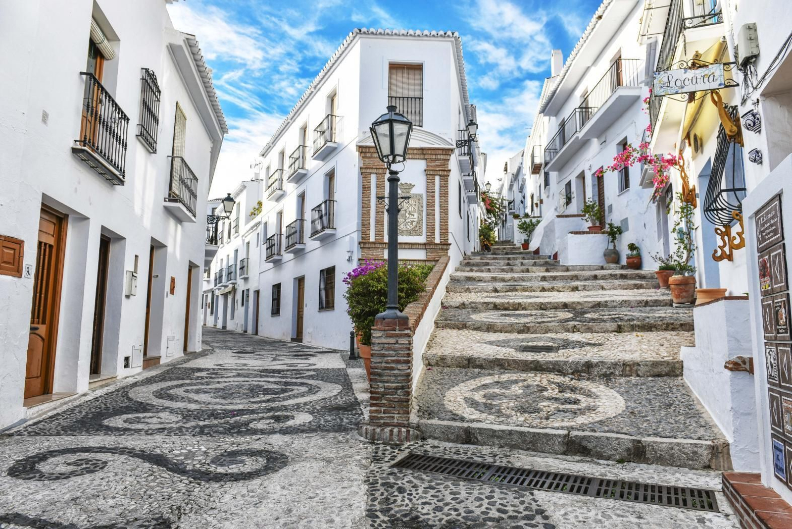 Los pueblos más bonitos de Málaga (y España) que debes visitar este verano