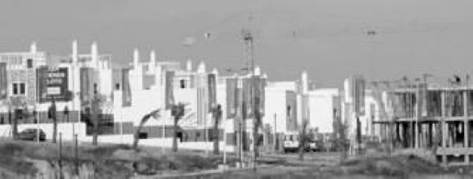 En la imagen, una urbanización de adosados de las muchas que hay en construcción en la comarca del Aljarafe.