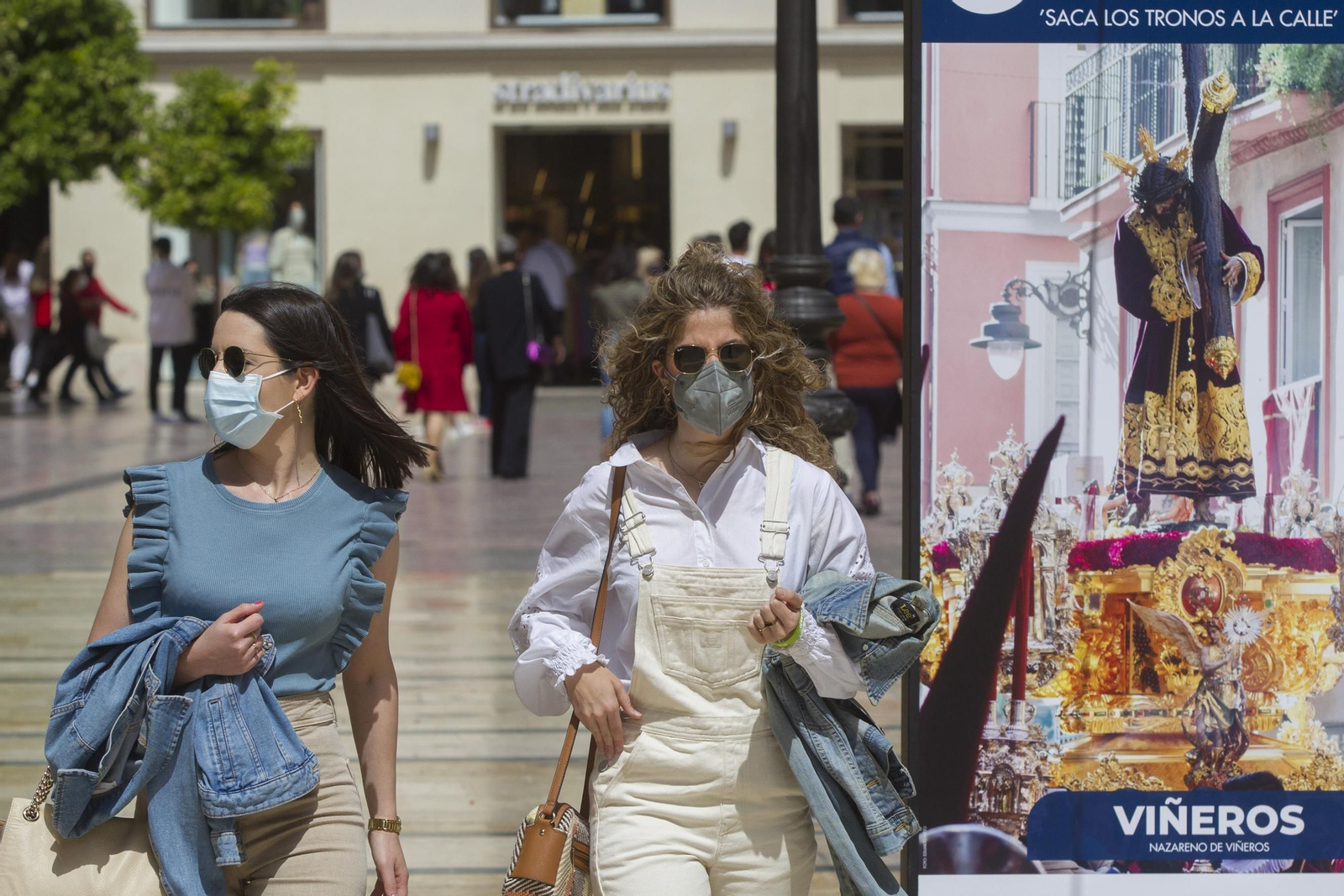Ambiente en el centro de Málaga en un Jueves Santo sin la Legión