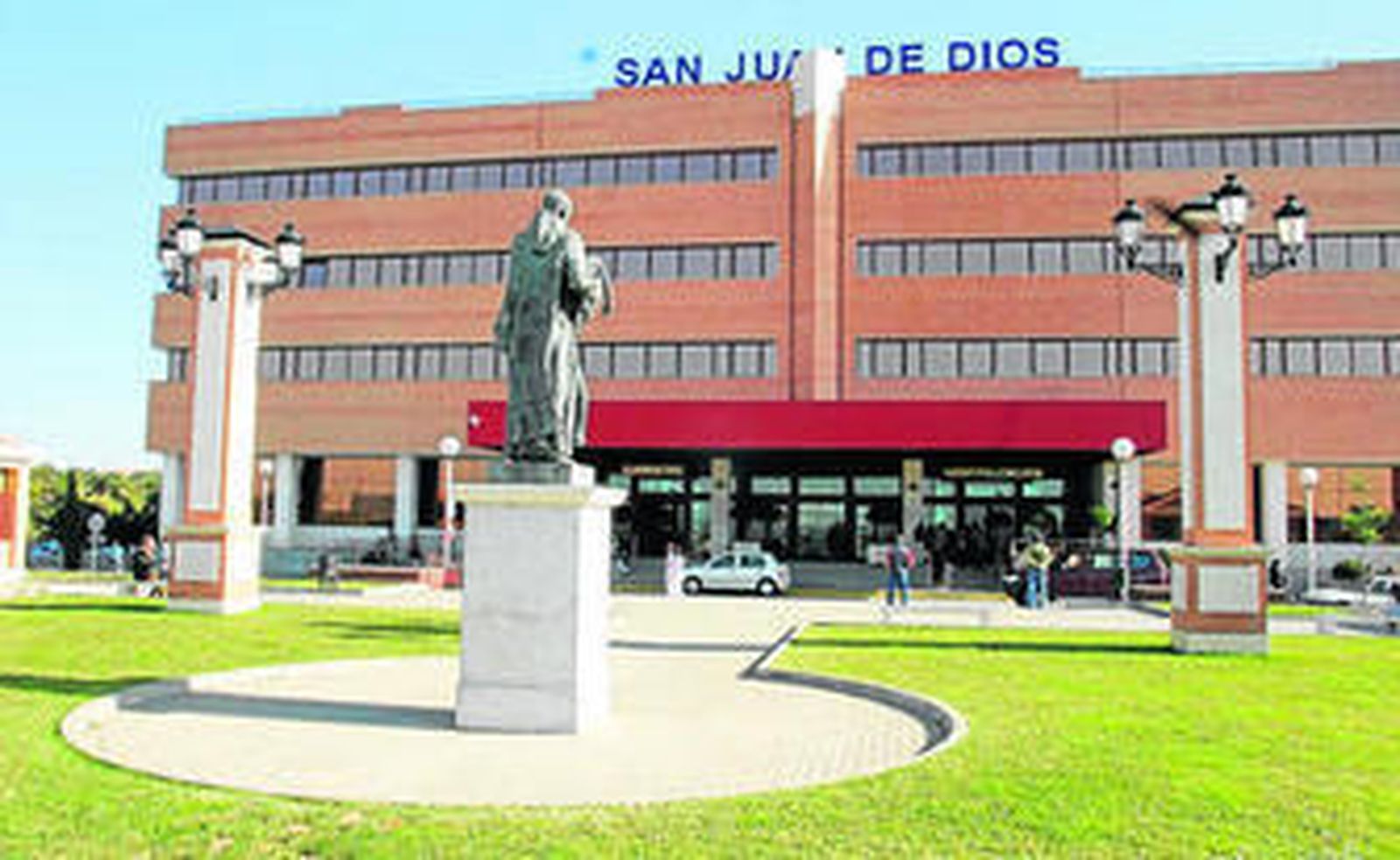 Acceso al Hospital San Juan de Dios del Aljarafe.