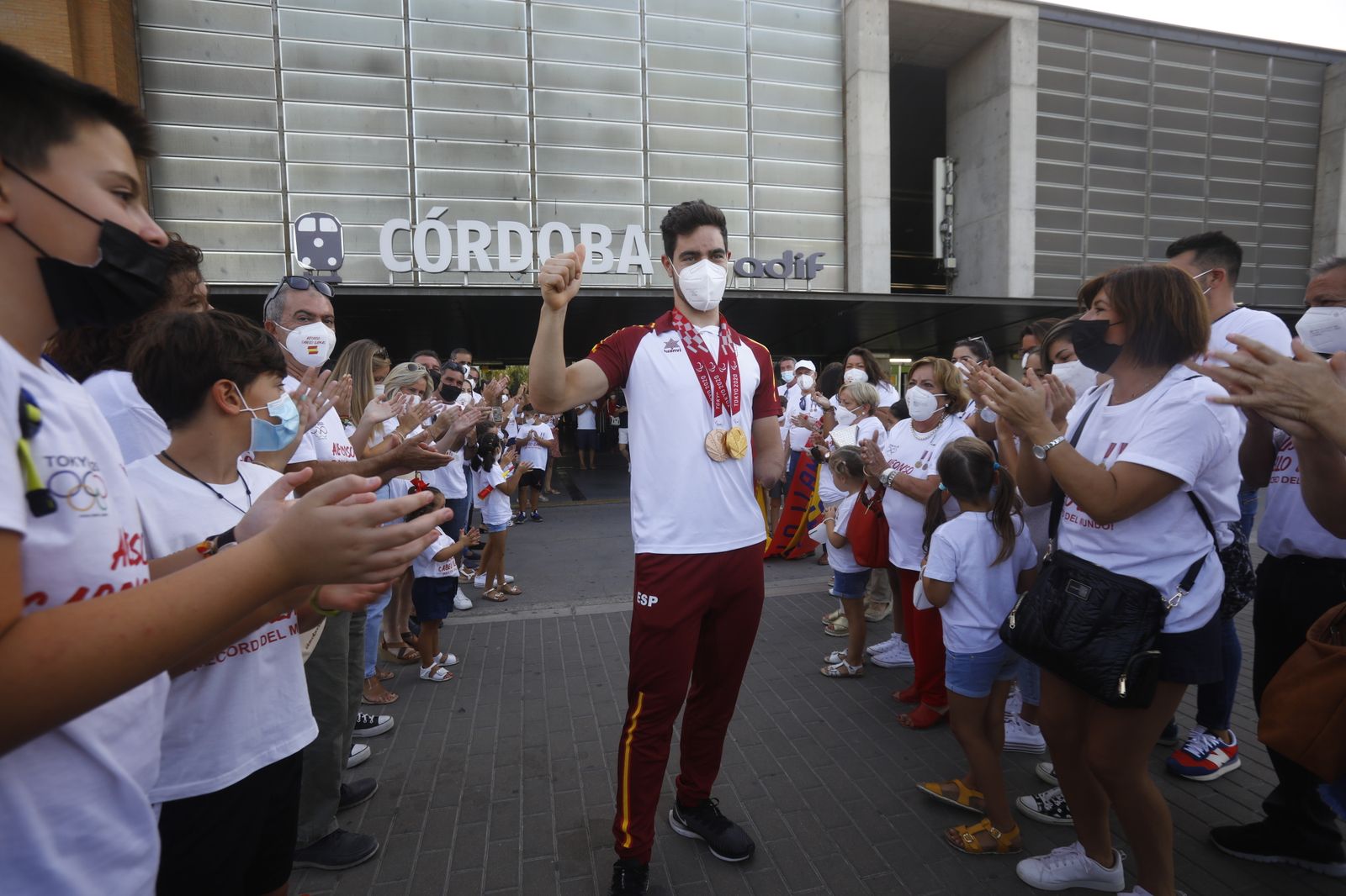 El recibimiento a Alfonso Cabello en Córdoba, en imágenes