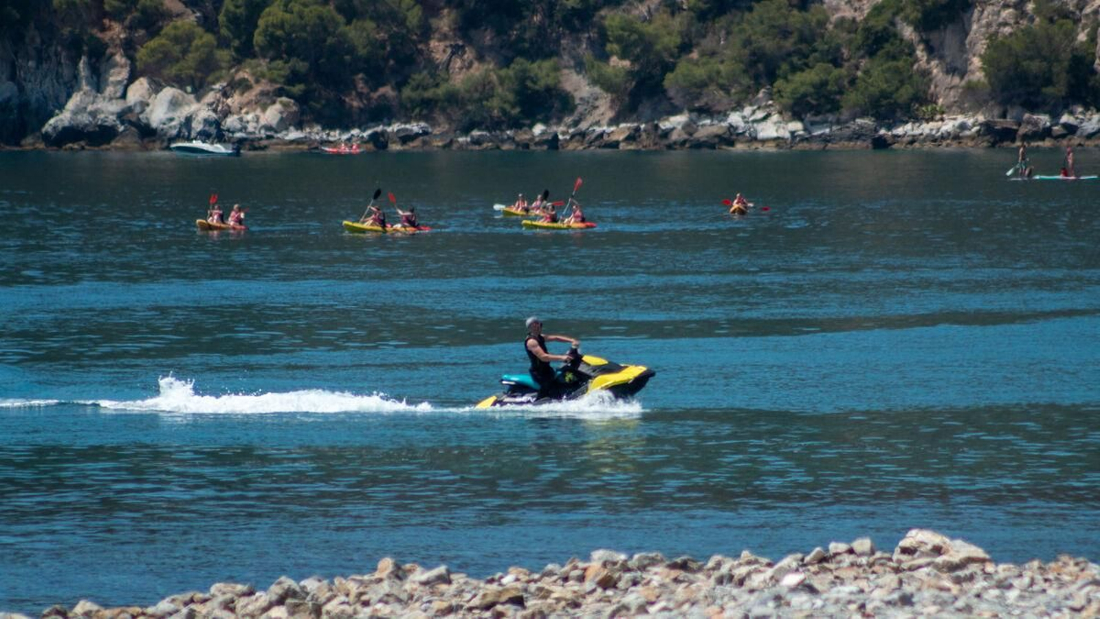 La batalla contra las motos de agua en espacios naturales de la Costa por su presencia en lugares como Cerro Gordo