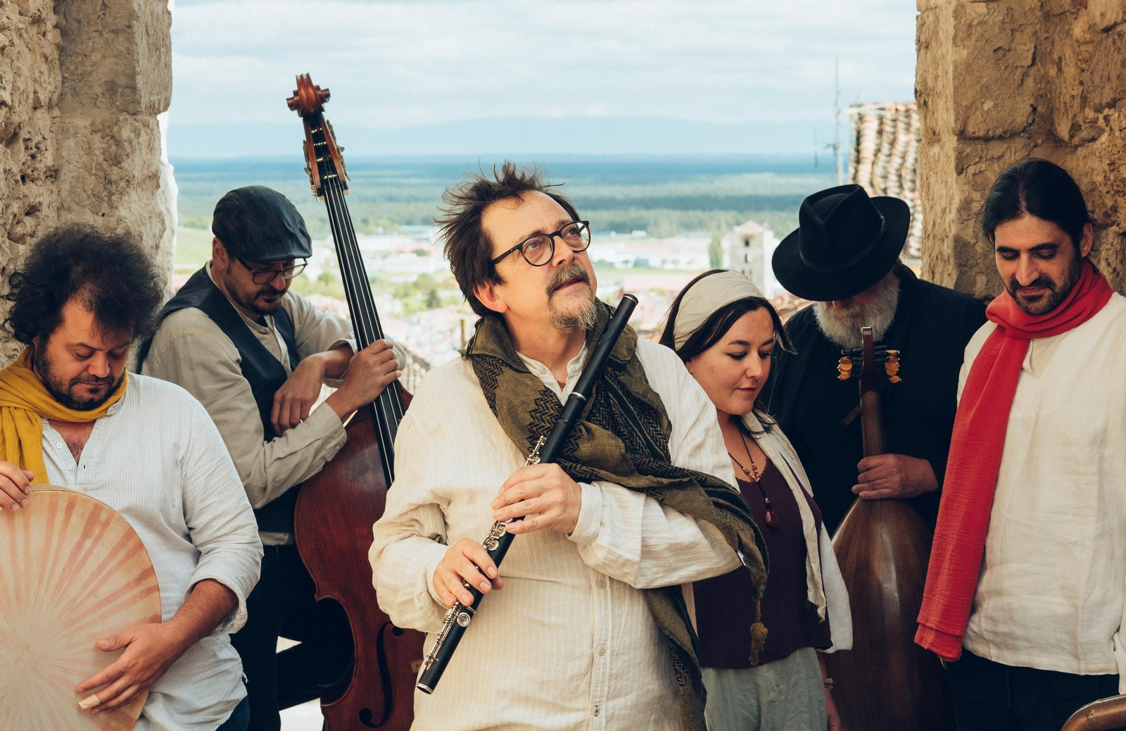 Carlos Soto (centro) presentará en Íllora su nueva propuesta folk