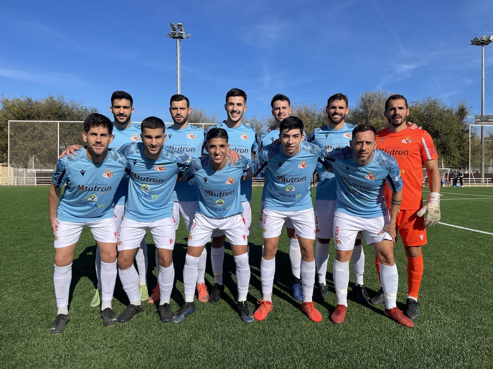 Formación del Chiclana CF en las Instalaciones Vega de Triana.