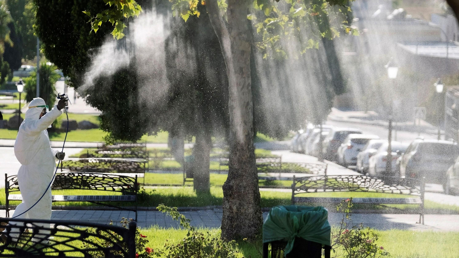 Labores de fumigación contra el mosquito del virus del Nilo. Labores de fumigación contra el mosquito del virus del Nilo.