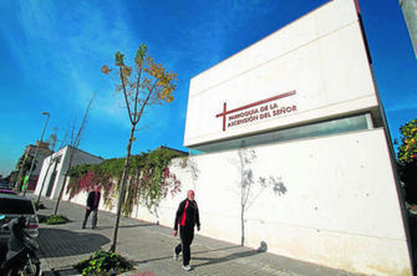 Fachada principal de la Iglesia de la Ascensión del Señor en la calle Sendai.