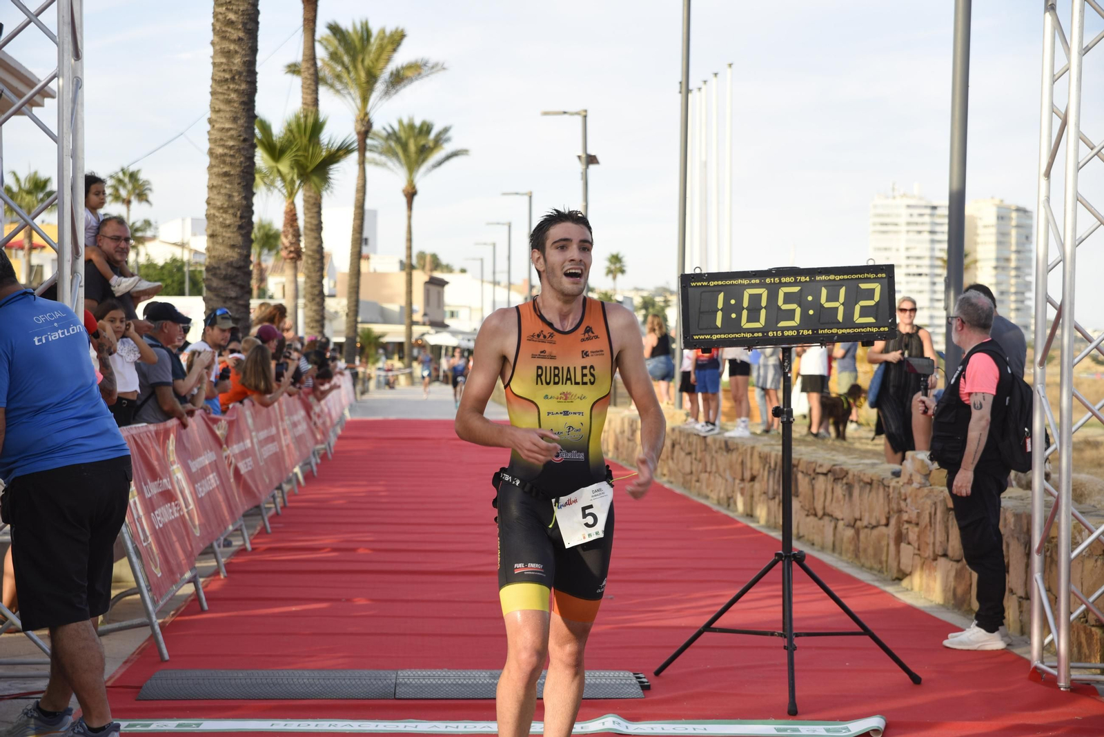 Búscate en las fotos del XI Triatlón de San Roque
