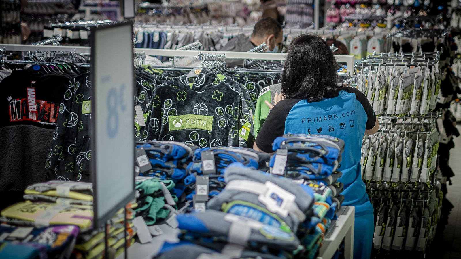 Interior de la tienda de Primark en Bahía Sur .