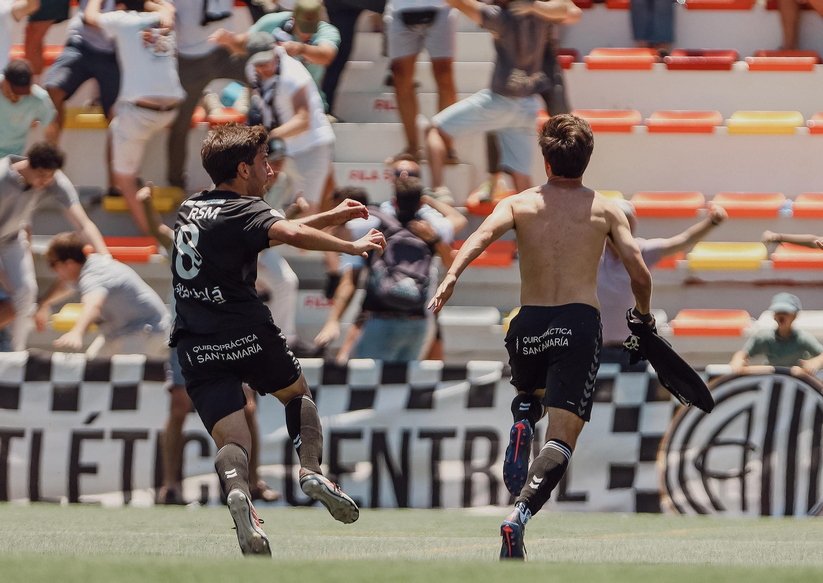 Juan Soto desata la locura en el San Juan Bosco de Utrera.