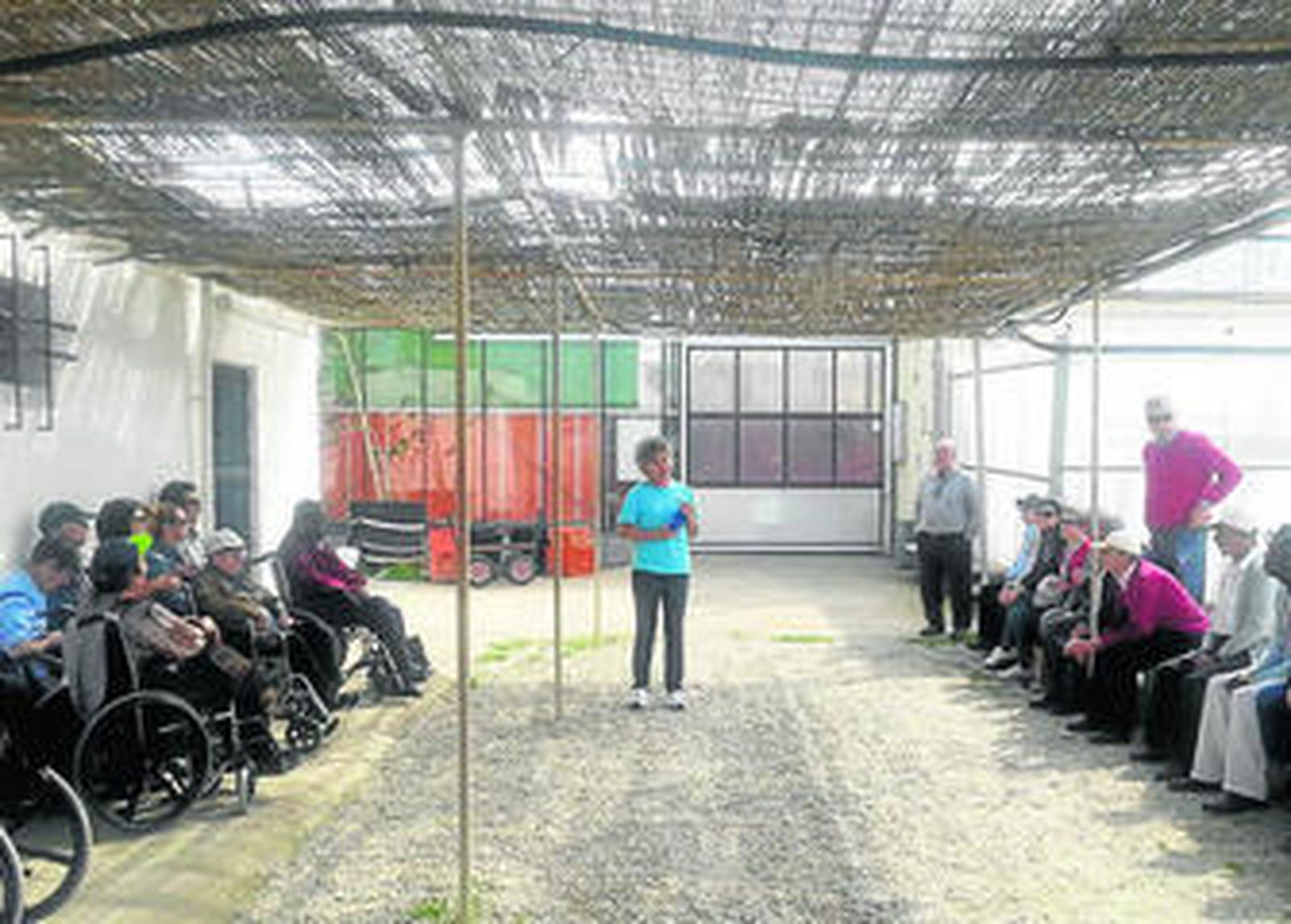 Residentes de Casa Nazaret conocen el trabajo en el campo