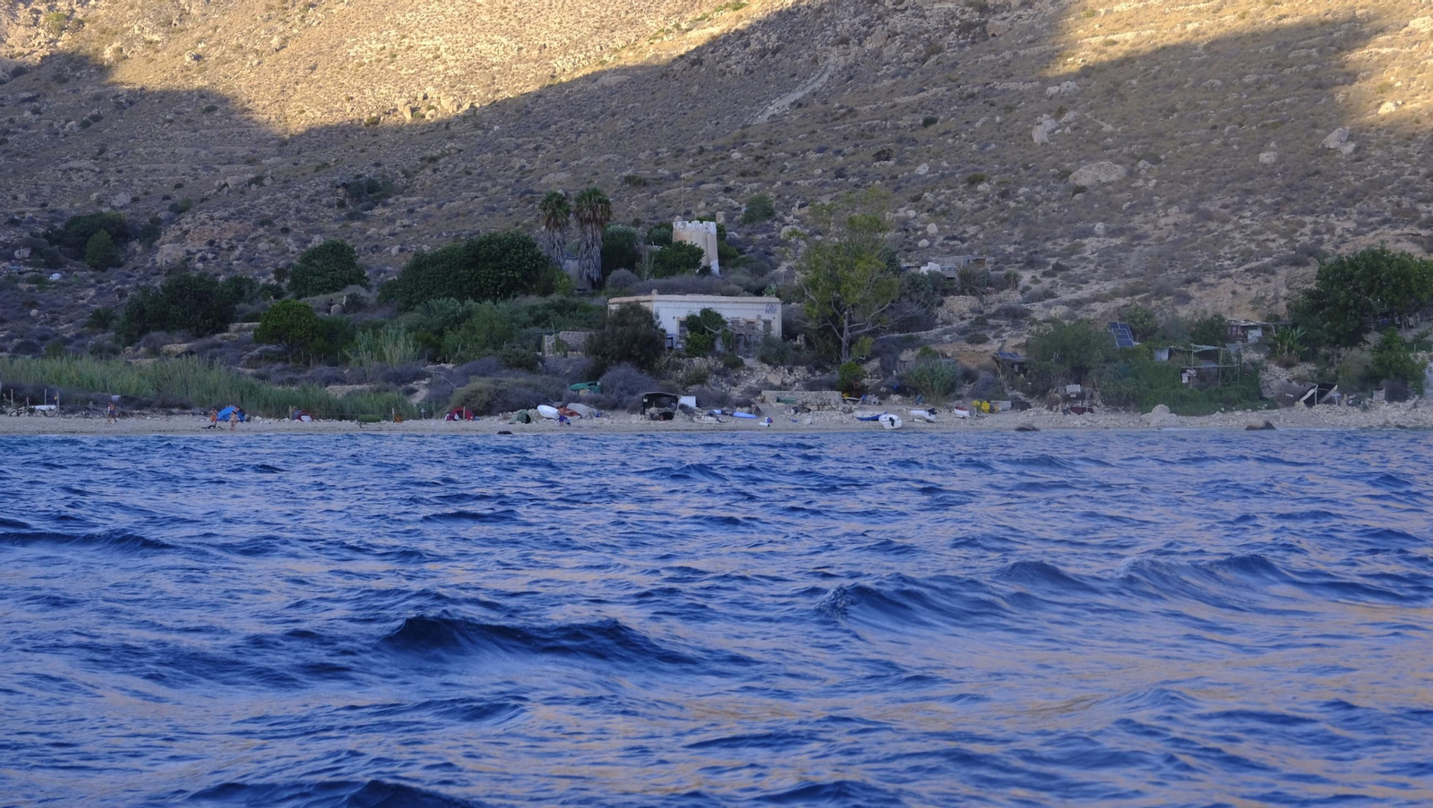 Una jornada con el servicio marítimo de la Policía Local de Níjar, en imágenes