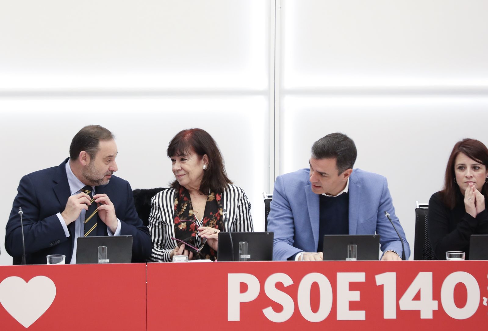 José Luis Ábalos, Cristina Narbona y Pedro Sánchez charlan ayer antes de la Ejecutiva socialista en Ferraz.