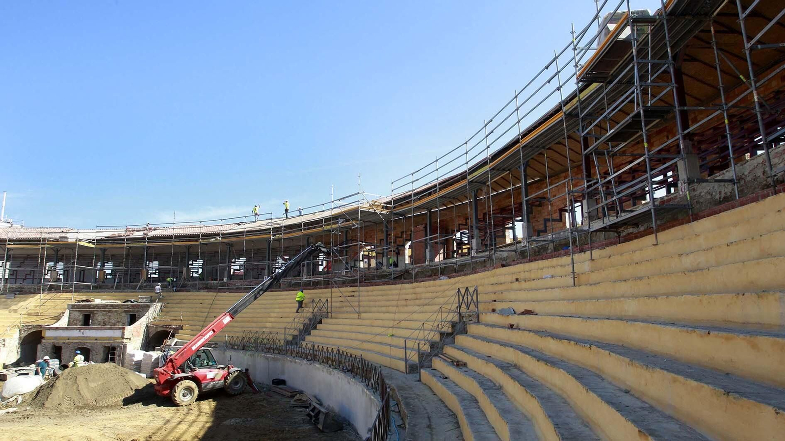 Las fotos de las obras de la plaza de toro de la Línea
