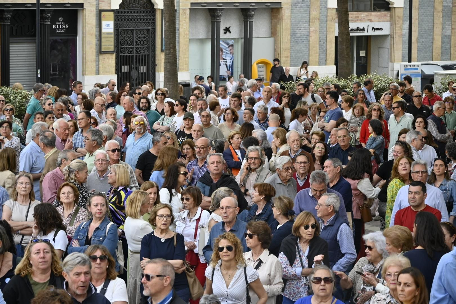 Imágenes de la concentración por las infraestructuras para Huelva