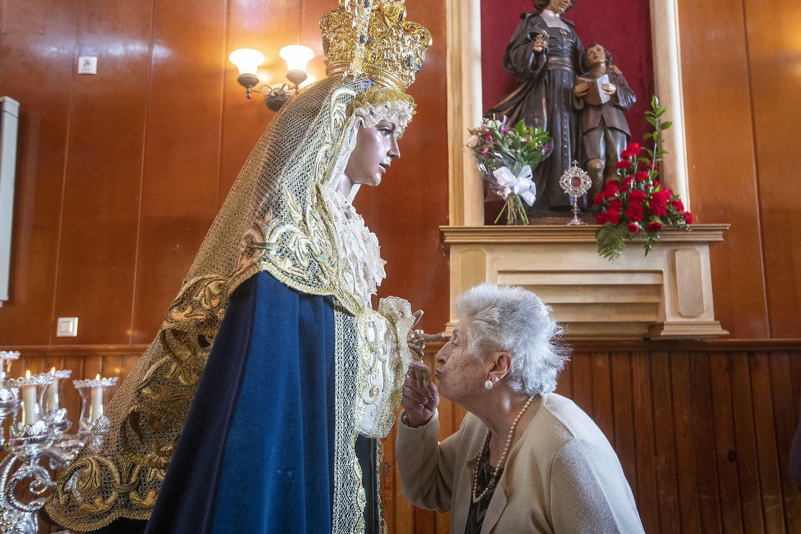 La Virgen de la Estrella, en besamanos.