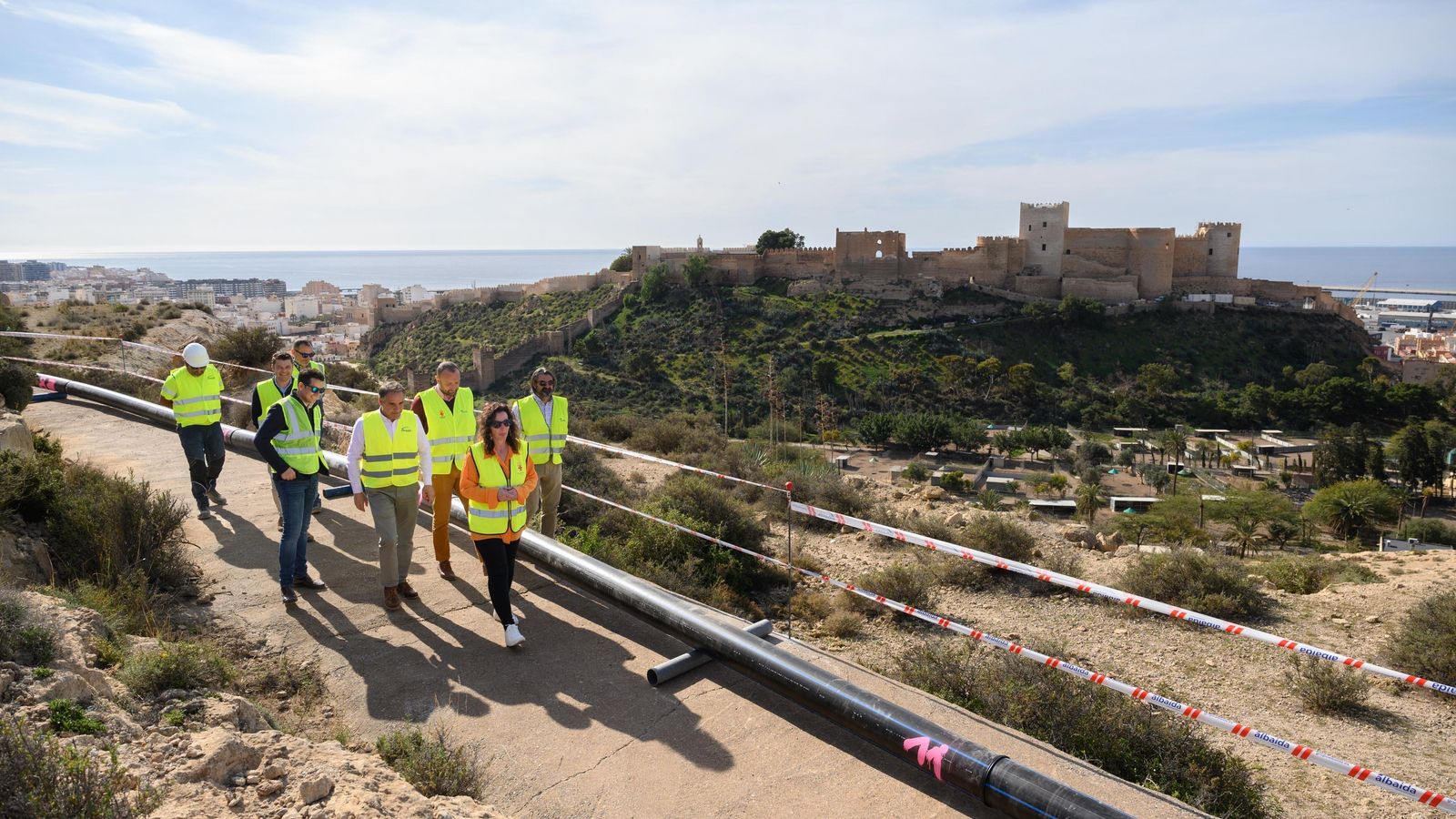 Visita de la alcaldesa a las obras de la tubería que conecta desde San Cristóbal