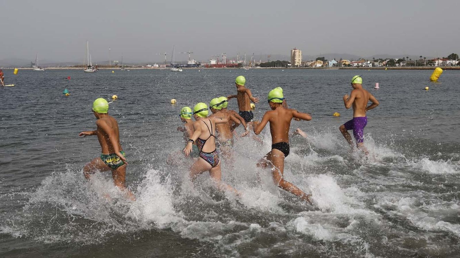 Las fotos de la IX Tragamillas solidaria de la Línea