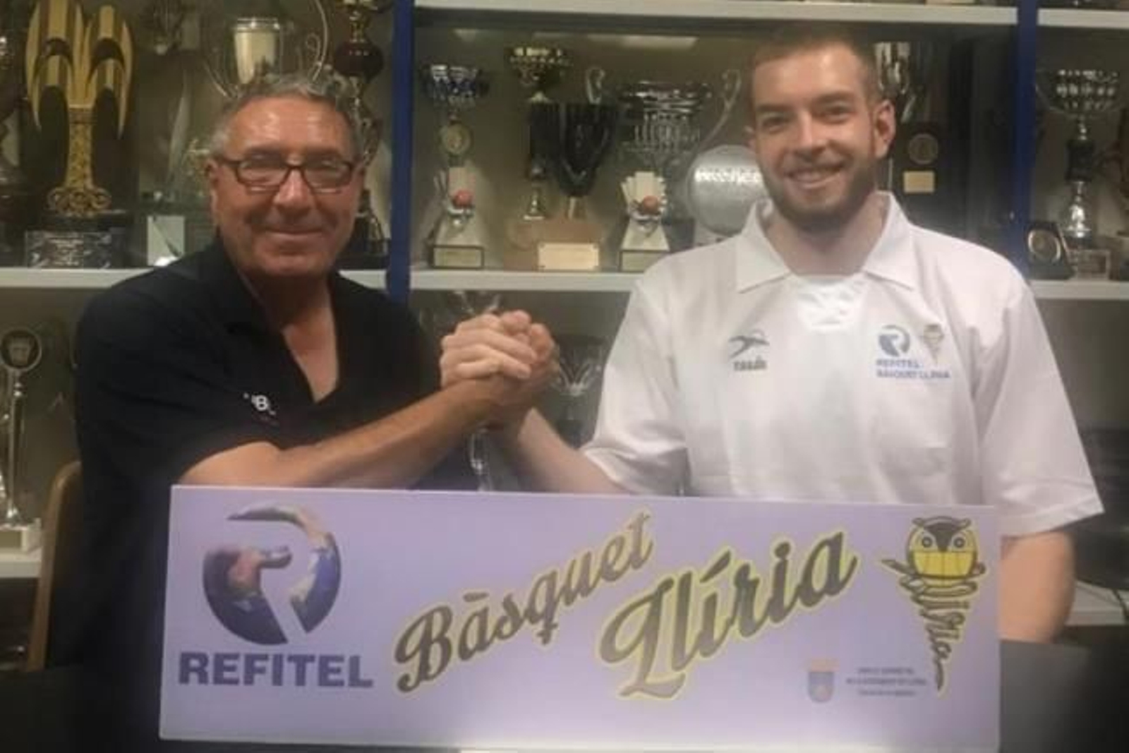 Borja Soriano (d), en su desembarco en el Básquet Lliria