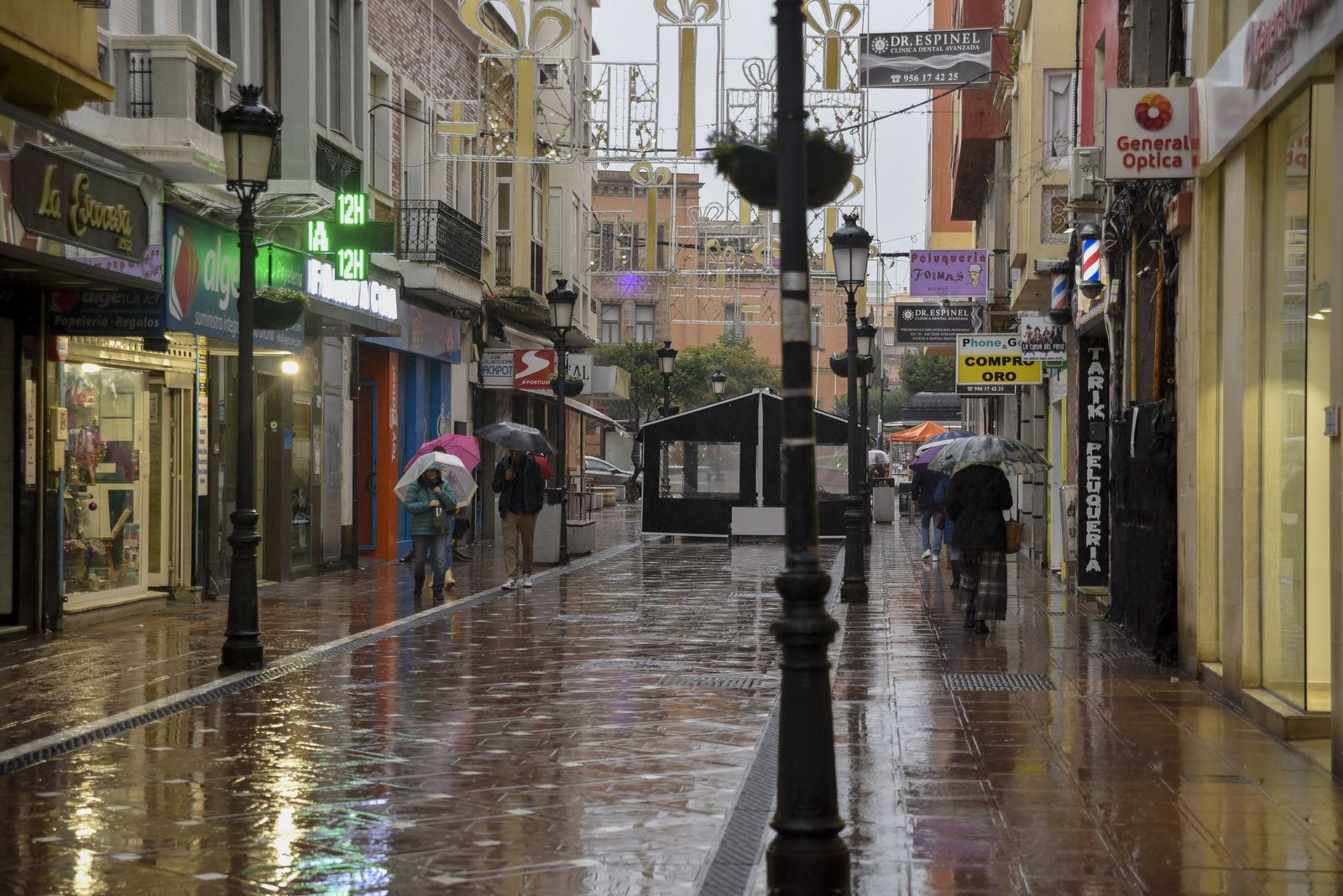 Las fotos de un sábado lluvioso en La Línea